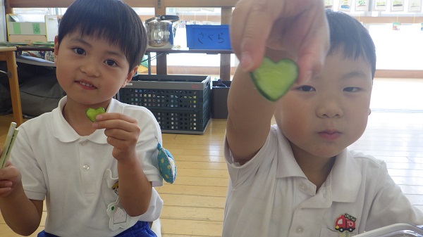 野菜を食べたよ！（年長組）