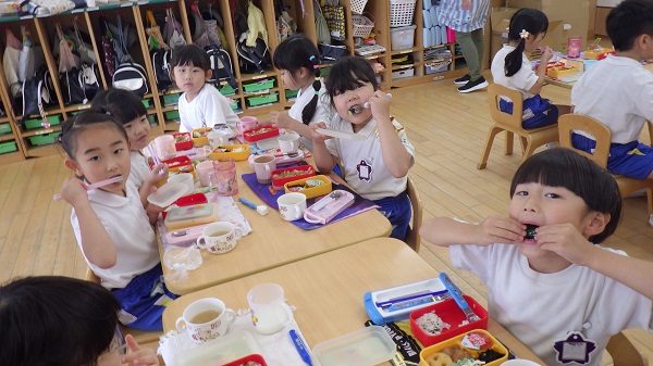 野菜を食べたよ！（年長組）