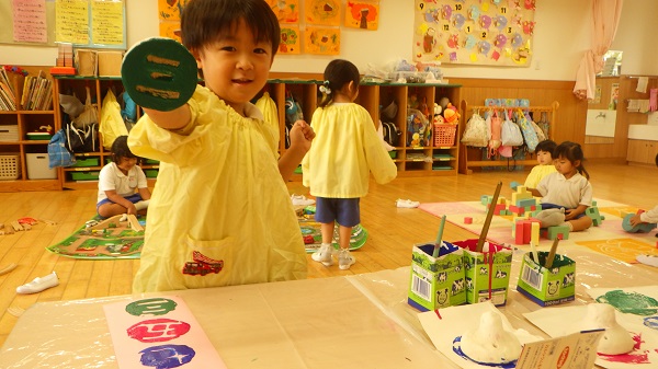 千歳飴の袋作り(年少組)